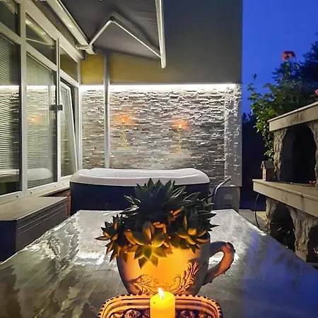 Bella Rosa Apartment